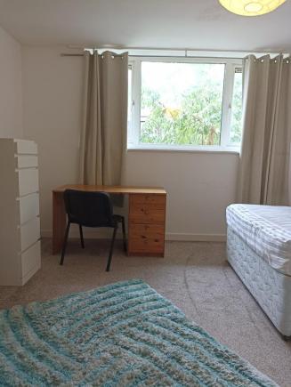 DUŻY POKÓJ W SPOKOJNYM DOMU