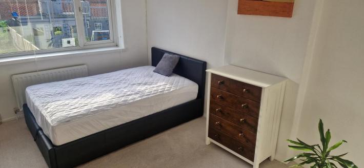 POKÓJ, SOLIHULL, blisko JLR