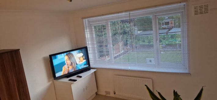 POKÓJ, SOLIHULL, blisko JLR