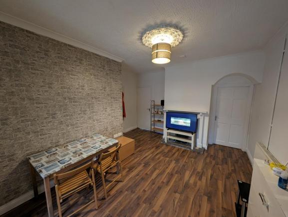 pokój we flacie z dużym ogrodem