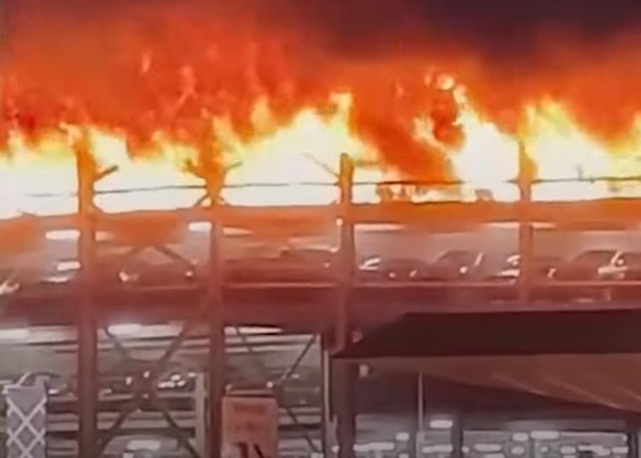 1200 samochodów zniszczonych podczas pożaru na lotnisku Londyn Luton