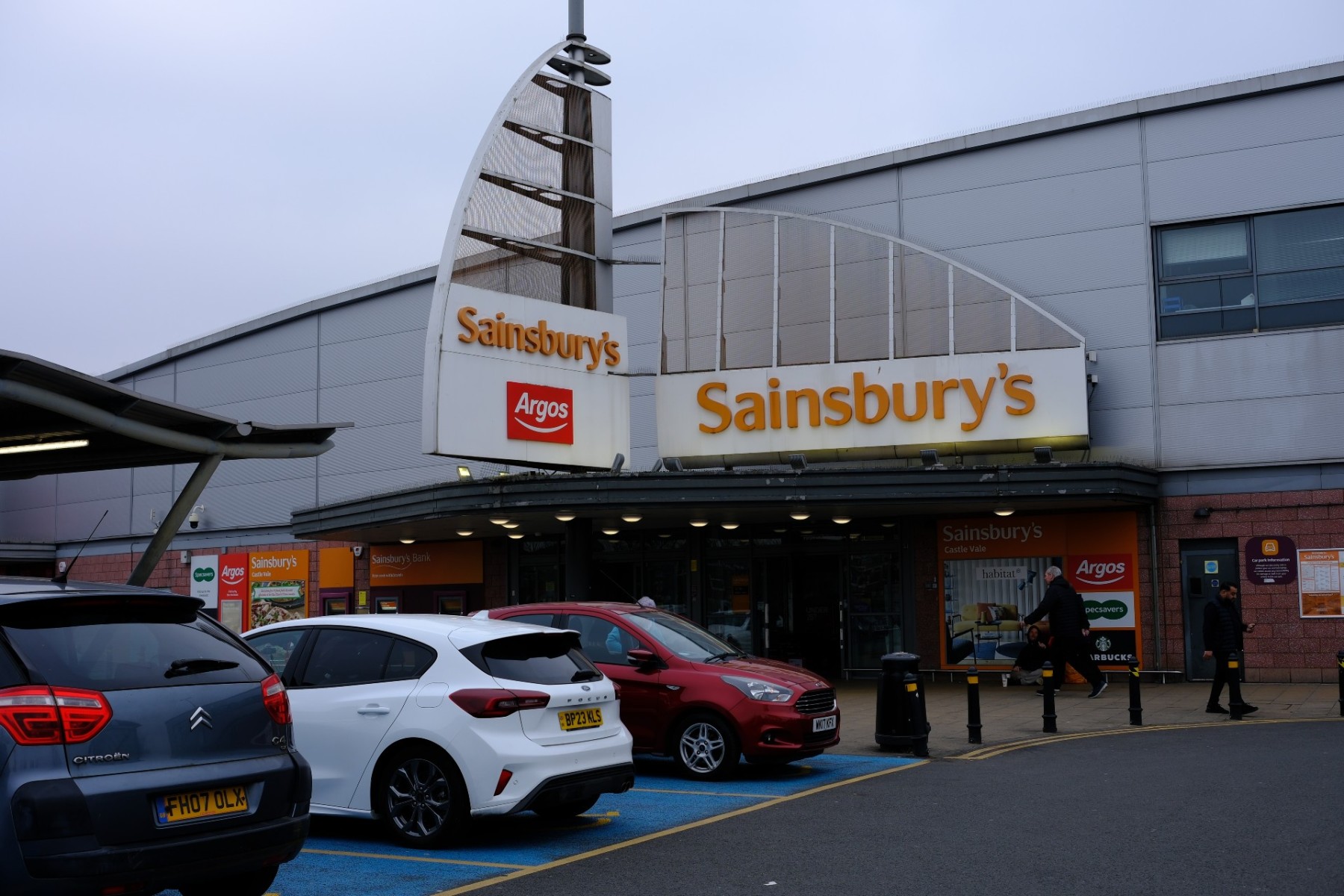 Wielka Brytania: Sainsbury’s potwierdza braki świątecznych indyków. Popularny produkt znika z oferty