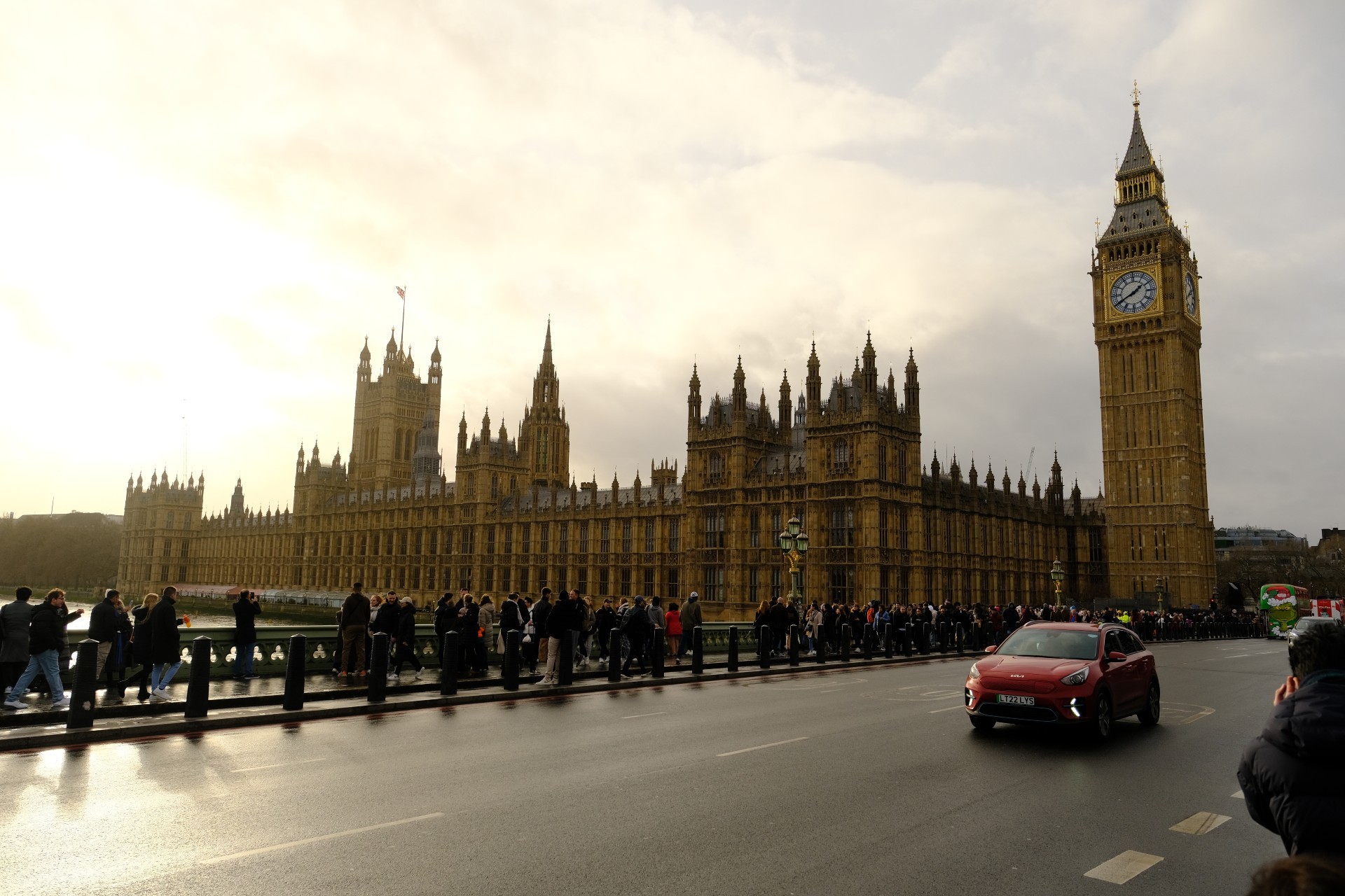 Mieszkasz w Wielkiej Brytanii? Polska oferuje nawet 2,37 mln zł dla powracających do kraju