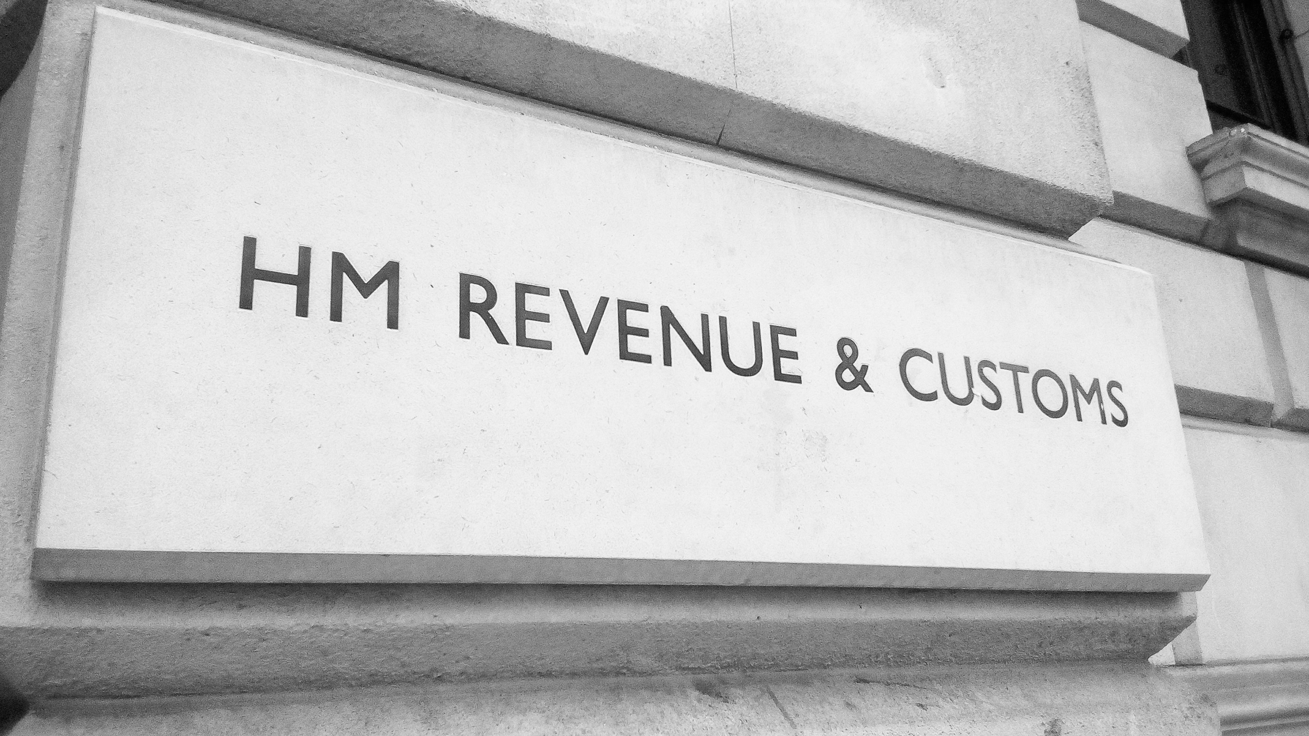 HMRC ogłasza nowe przepisy dla mieszańców Wielkiej Brytanii sprzedających przedmioty przez internet HMRC ogłasza nowe przepisy dla mieszańców Wielkiej Brytanii sprzedających przedmioty przez internet